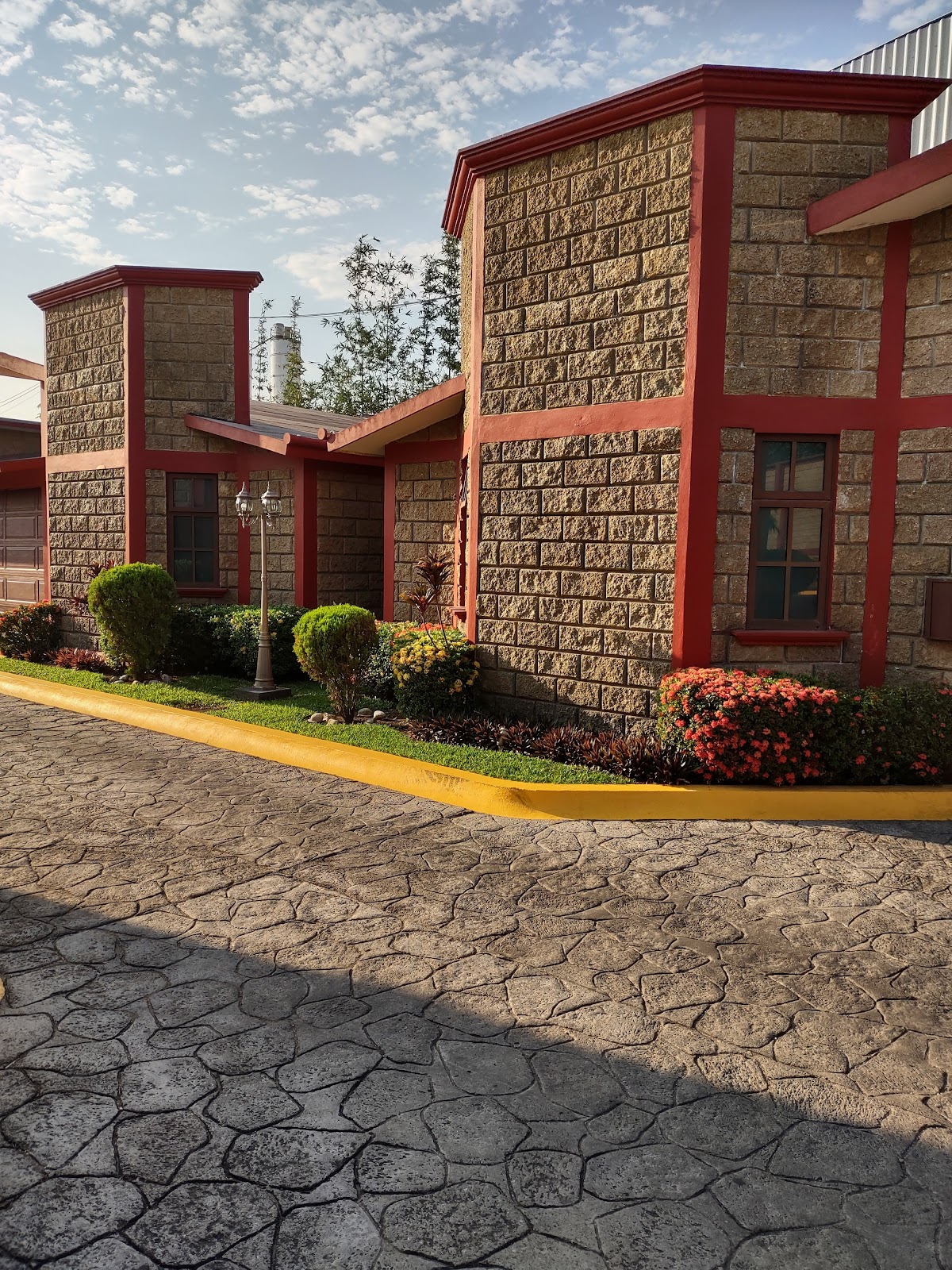 Auto Hotel C5C Cabañas Five Continents