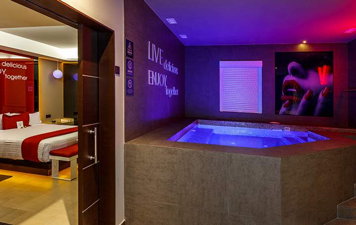 Pool & Spa Suite