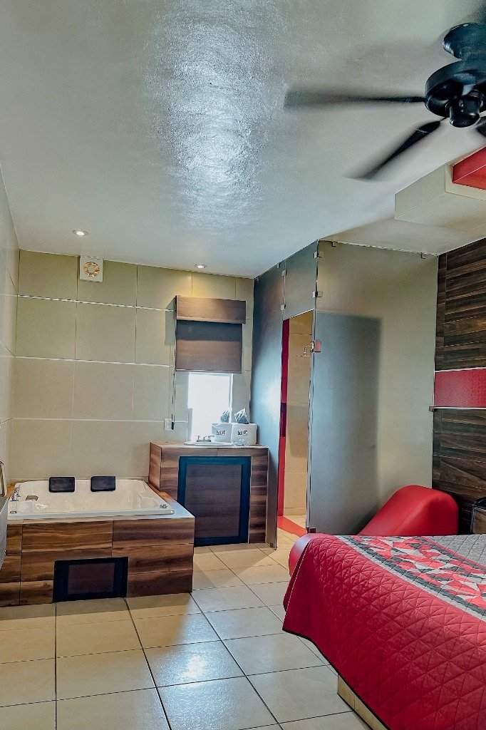 Suite Jacuzzi - Motel Barcelona, foto 2