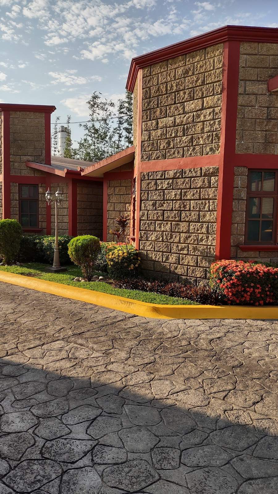 Auto Hotel C5C Cabañas Five Continents - foto principal