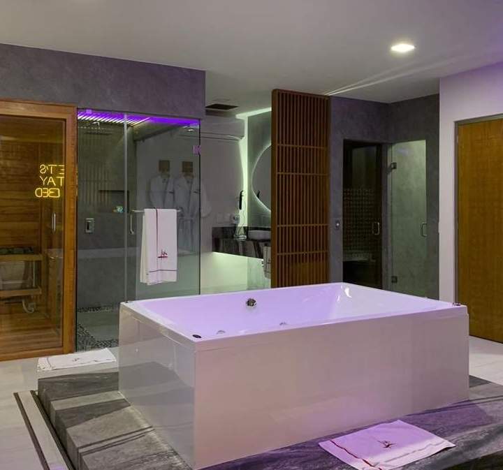 Spa Deluxe con Jacuzzi y Vapor - Life Motel Boutique, foto 1
