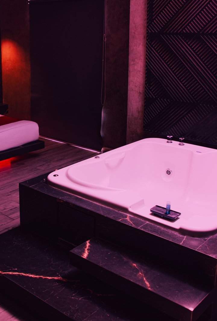 Varansi Suite Jacuzzi - Motel Red Mandala Hotel & Suites, foto 7