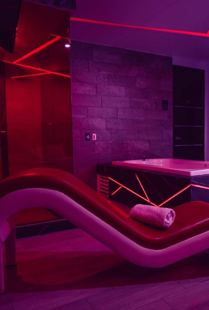 Varansi Suite Jacuzzi - Motel Red Mandala Hotel & Suites, foto 9