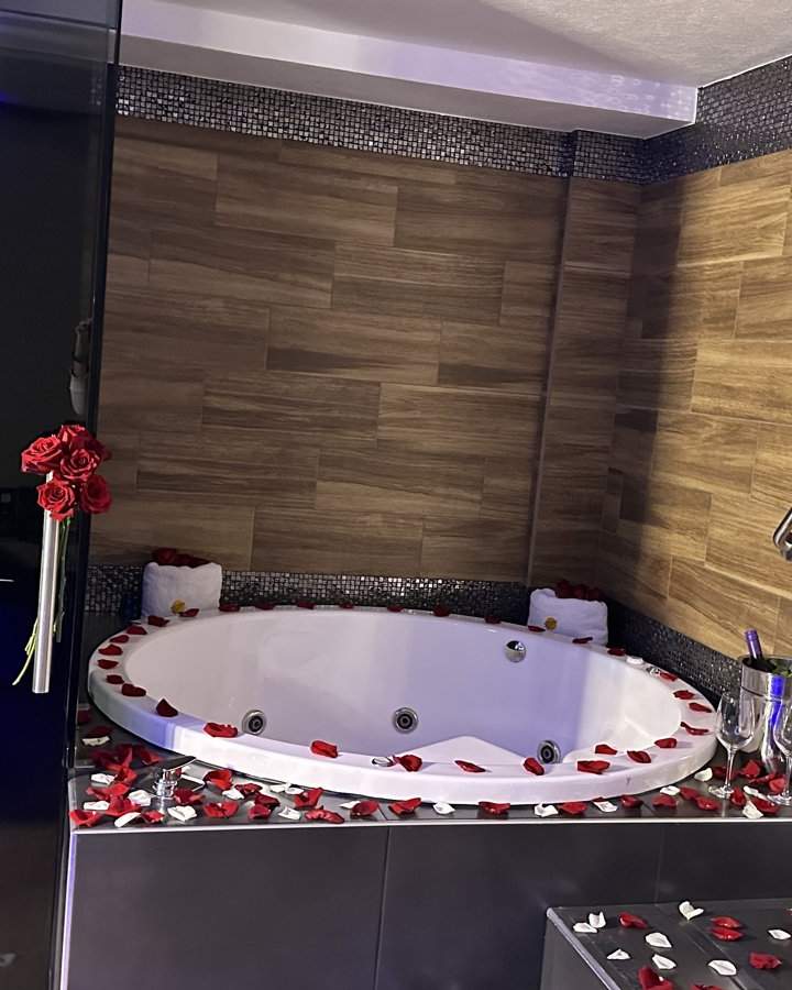 Jacuzzi Suite - Hotel Viaducto, foto 1