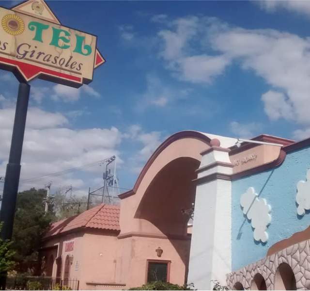 Motel Los Girasoles