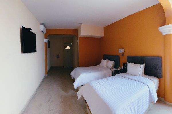 Auto Hotel Cazza Diana, motel en León - foto 2